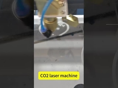 切断と彫刻のディスプレイ